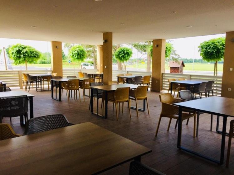 Hotel Restavracija In Prenocisca Carda Martjanci Exterior foto